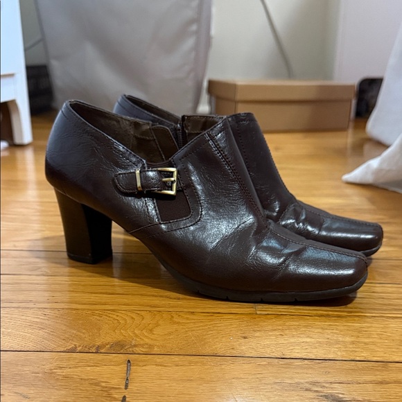 Dark Brown Heeled Boots Gold Buckle - Picture 1 of 4
